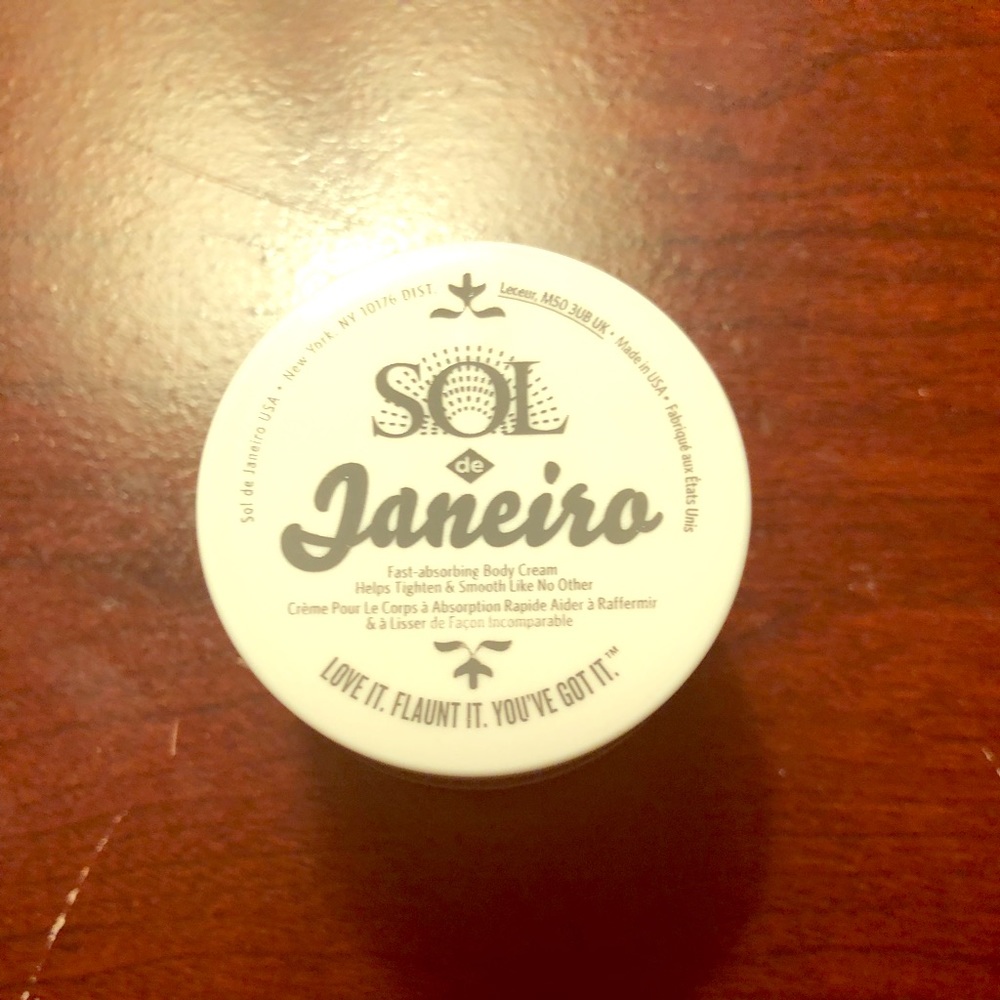 SOFT AND SILKY BODY AND BUM BUM ILLUMINATOR BUTTER